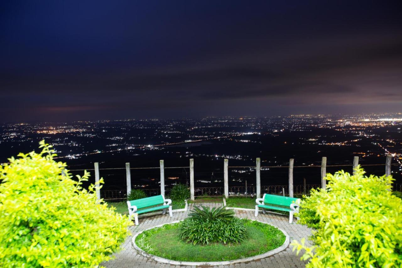 KSTDC Hotel Mayura Pine Top Nandi Hills Buitenkant foto