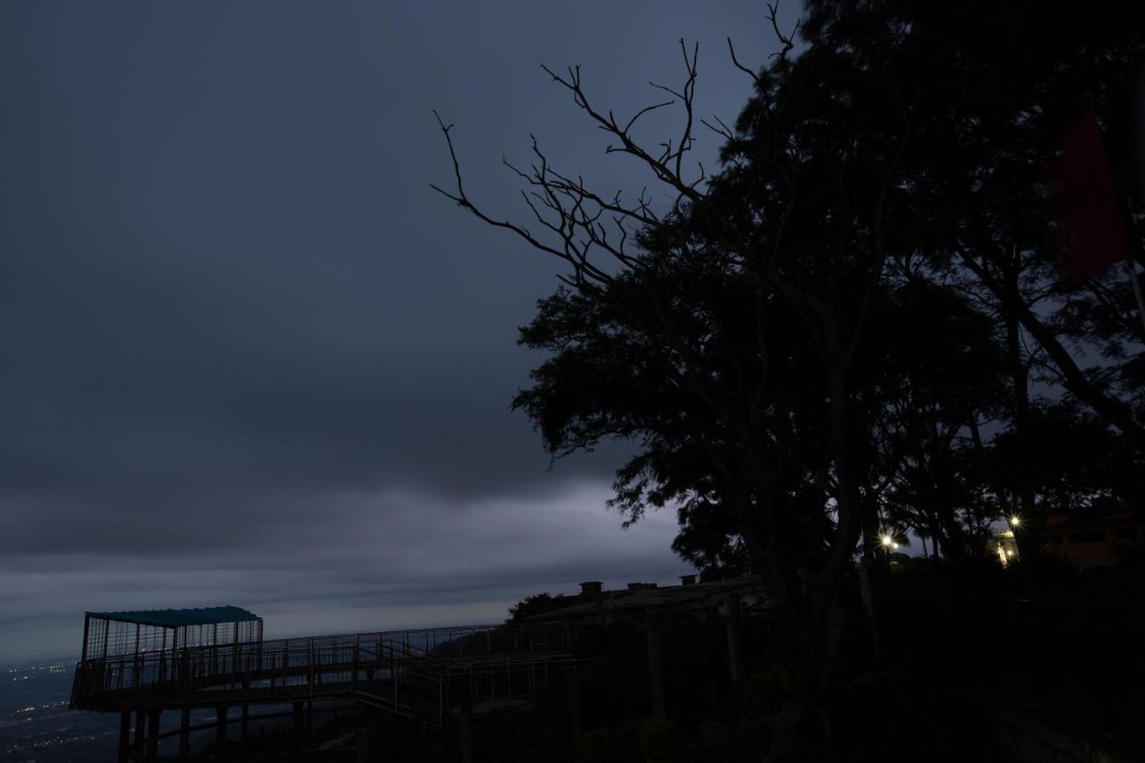 KSTDC Hotel Mayura Pine Top Nandi Hills Buitenkant foto