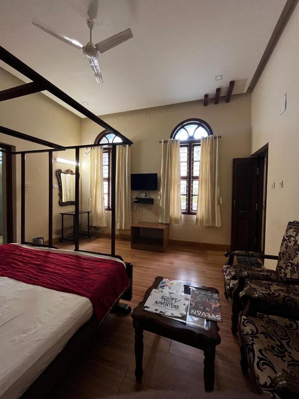 KSTDC Hotel Mayura Pine Top Nandi Hills Buitenkant foto