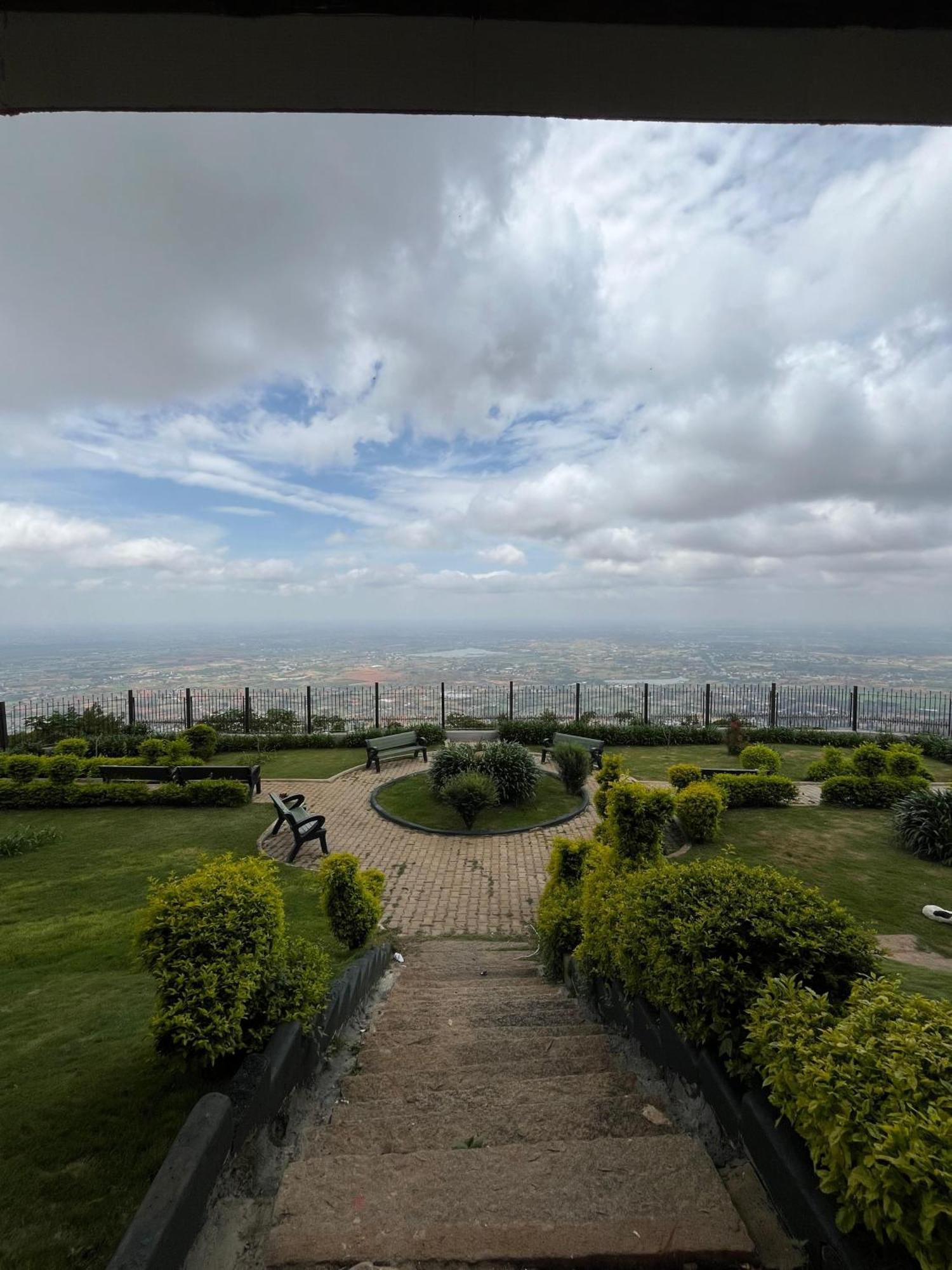 KSTDC Hotel Mayura Pine Top Nandi Hills Buitenkant foto