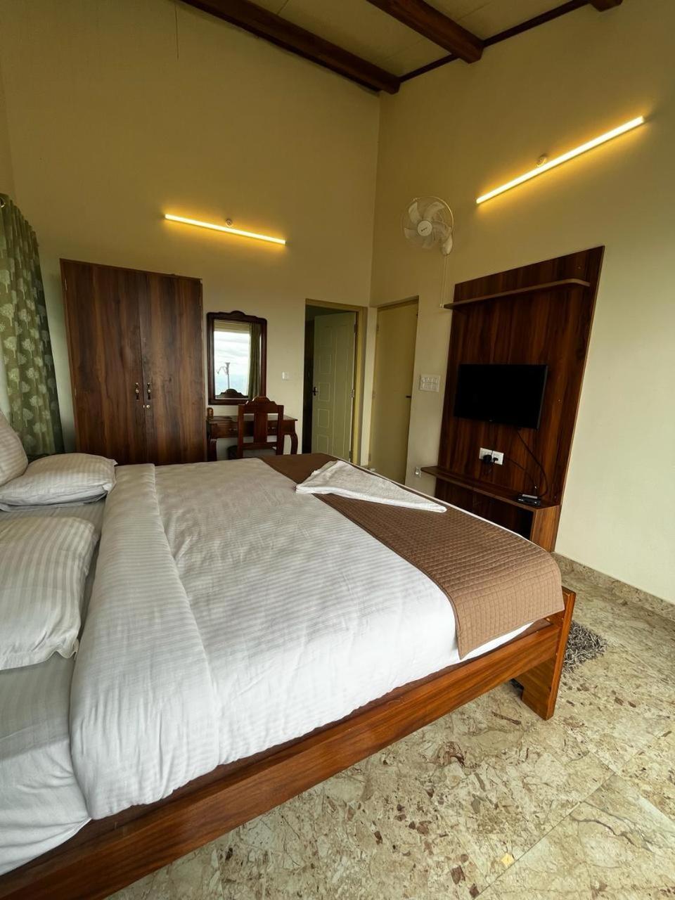 KSTDC Hotel Mayura Pine Top Nandi Hills Buitenkant foto